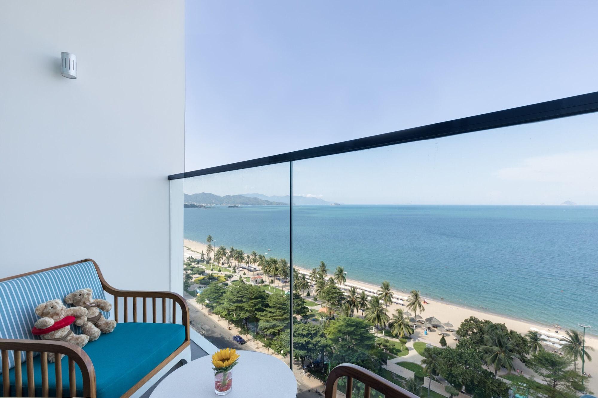 Citadines Bayfront Nha Trang Aparthotel Exterior photo